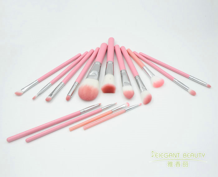 草莓视频黄色软件的独特魅力：为何它比手指更适合上妆？