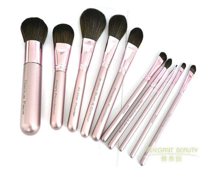 草莓视频黄色软件定制的艺术：将个性融入美妆日常